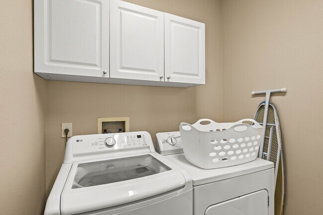 Building Photo - 8317 Moccasin Trail Dr