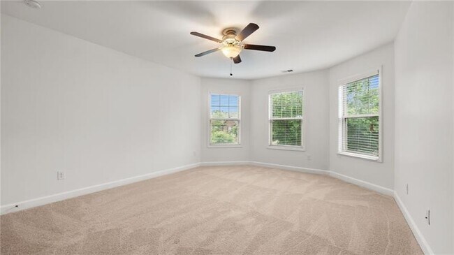 Building Photo - 2040 Bloomfield Ct