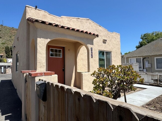 Primary Photo - 344-350 N. Ventura Ave.