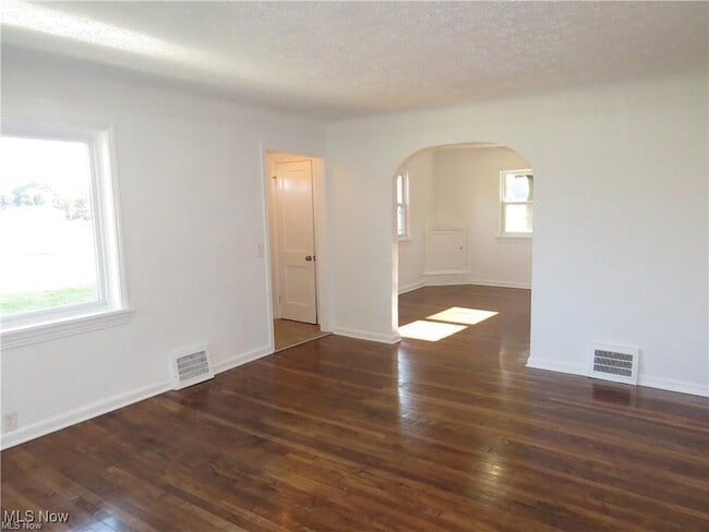 Building Photo - 6424 N Ridge Rd