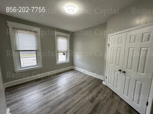 Building Photo - 912 Mt Ephraim Ave