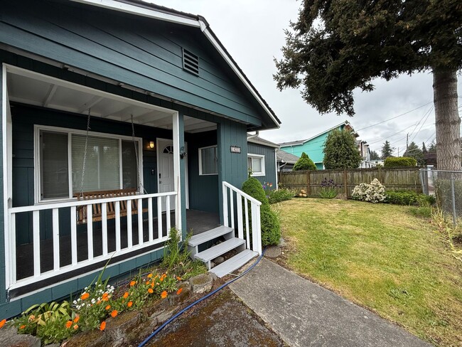 Building Photo - White Center Home