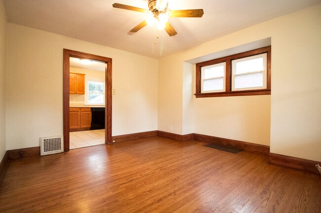 Building Photo - 2151 W Sylvania Ave