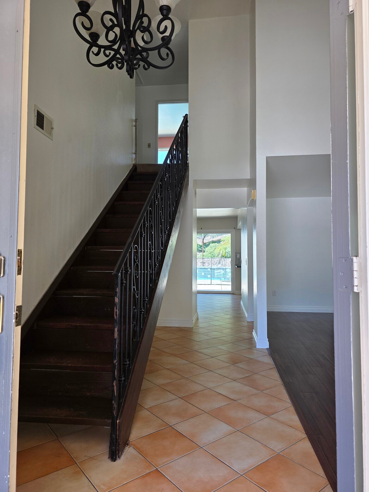 Building Photo - 461 Ridgeview Ct