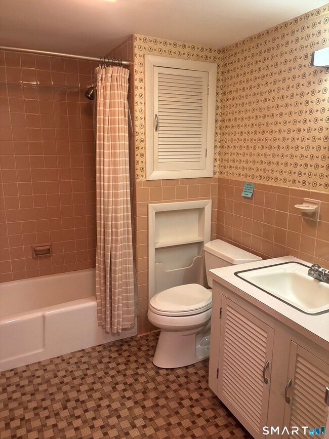 Building Photo - 28 Bayberry Ln