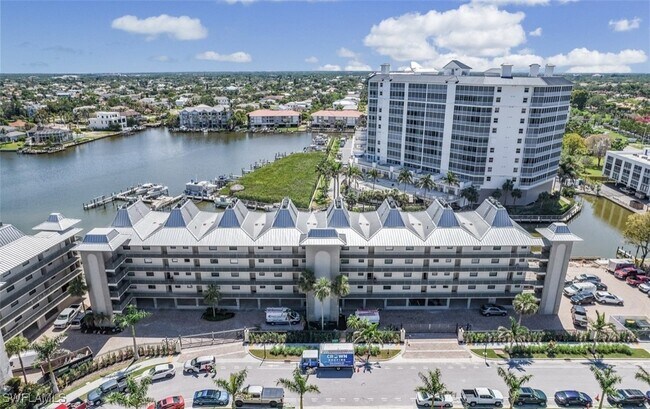Building Photo - 271 Southbay Dr