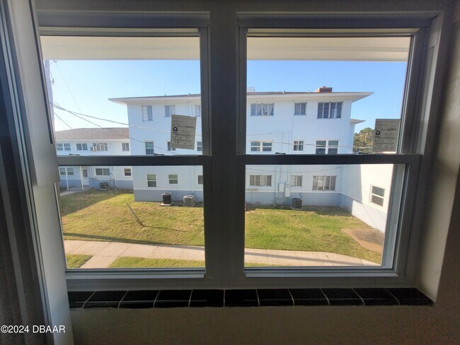 Building Photo - 500 S Beach St