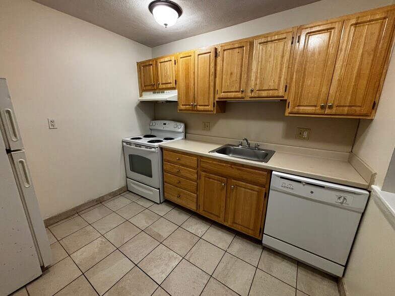 Building Photo - 71 Gardner St