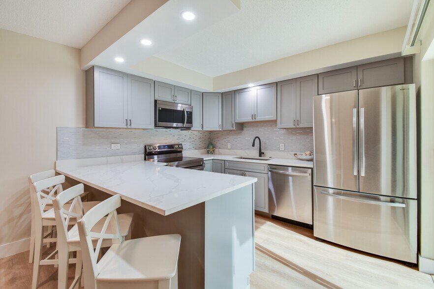 Building Photo - 2309 23rd Ln