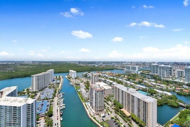 Building Photo - 15811 Collins Ave