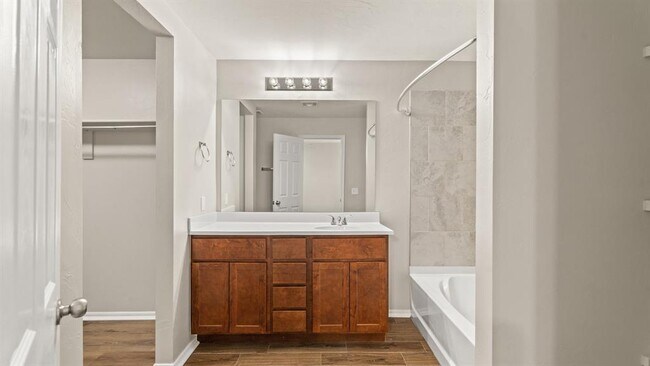 Building Photo - 621 Christian Ln