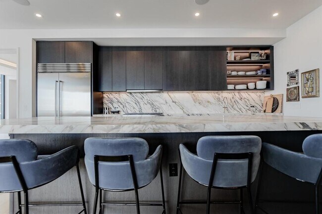 Building Photo - 610 Davis St