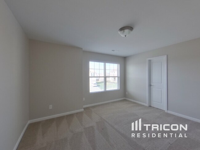 Building Photo - 1035 Lonergan Cir
