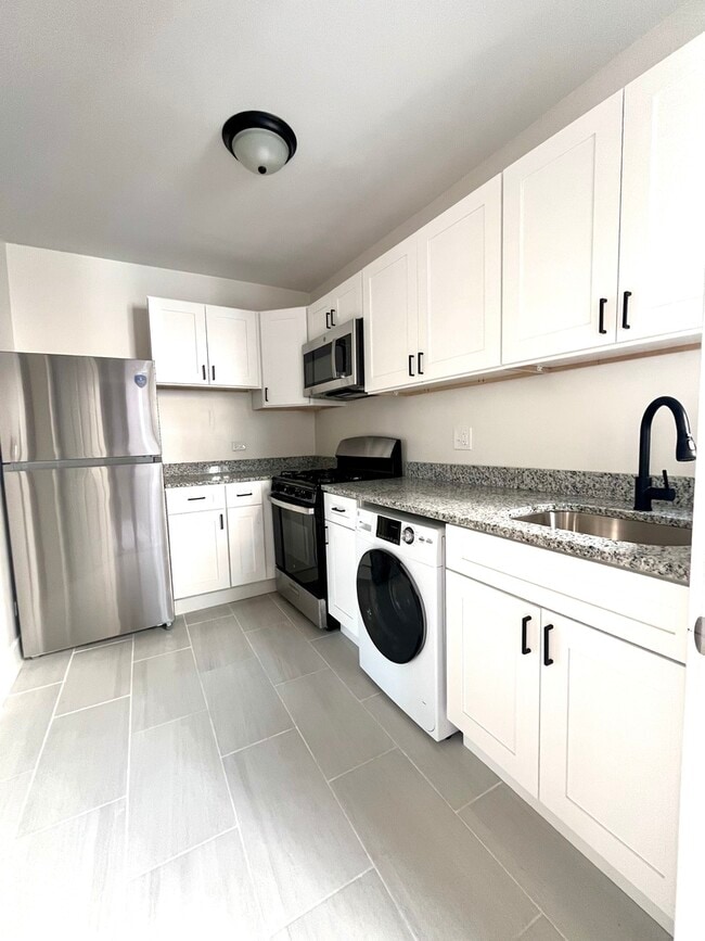 Building Photo - 1146 N Lawndale Ave