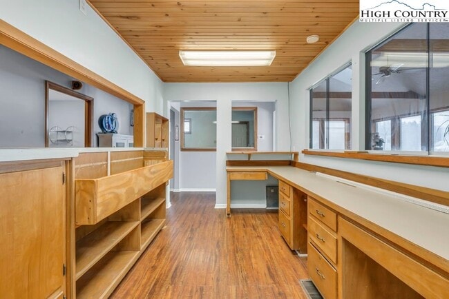 Building Photo - 483 NC-105 Extension