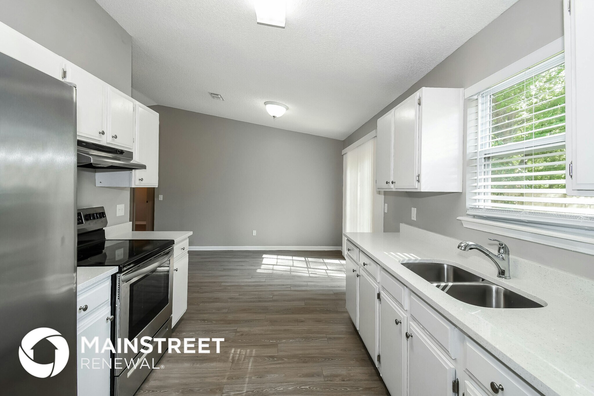 Building Photo - 2419 Winterwood Cir E