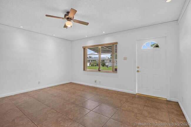 Building Photo - 1010 NW 72nd Terrace