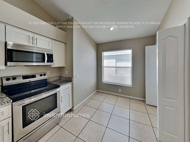 Building Photo - 10050 Creek Bluff Dr