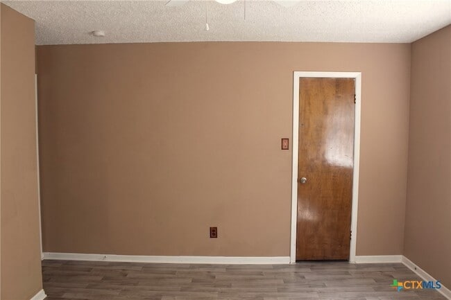 Building Photo - 632 Manning Dr