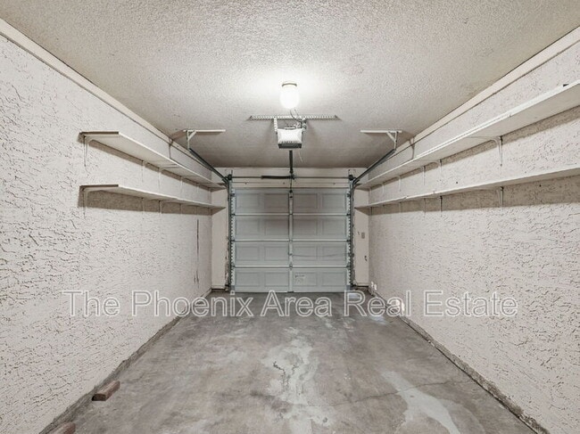 Building Photo - 2232 W Lindner Ave