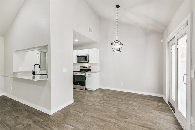 Building Photo - 10615 Prospect Hill Dr