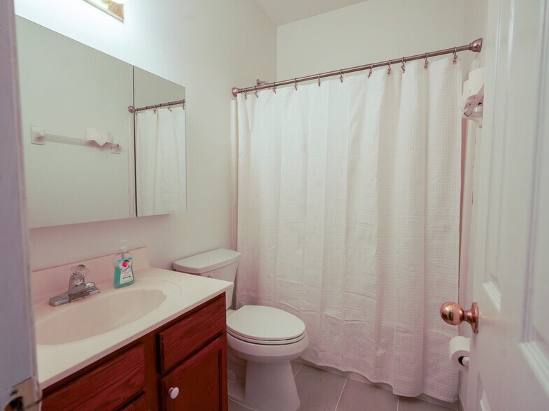 Second bathroom - 1229 Misty Isle Dr