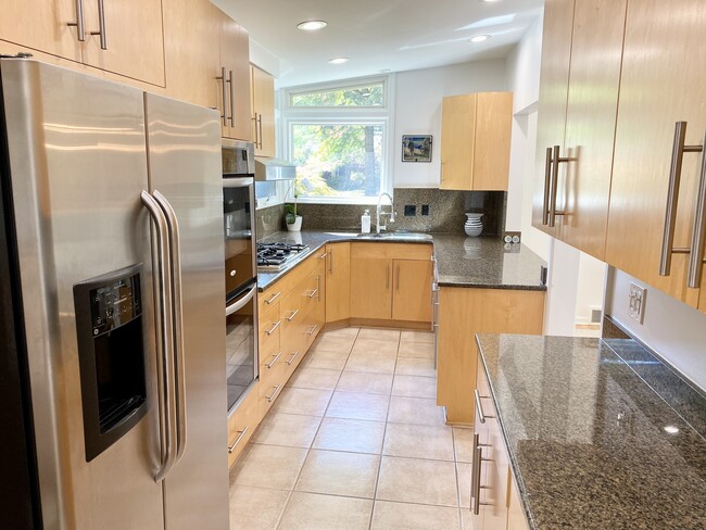 Building Photo - 921 Arden Ln