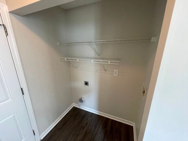 Building Photo - Updated 3BR Home - Woodstock