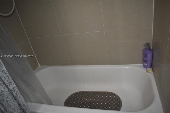 Building Photo - 5231 Geneva Ct