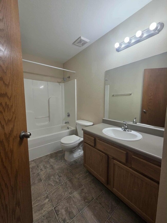 Building Photo - Affordable rental!!!