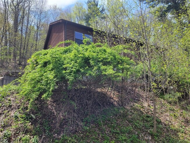 Building Photo - 320 Moss Hill Rd