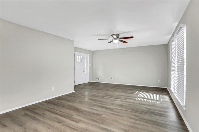 Building Photo - 1641 Delia Dr