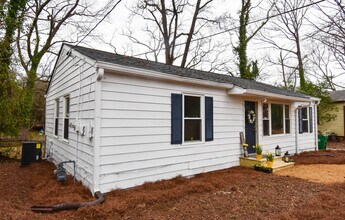 Building Photo - Welcome to this charming 3-bedroom, 1-bath...