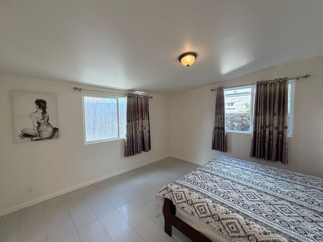 Building Photo - 3346 Kanaina Ave