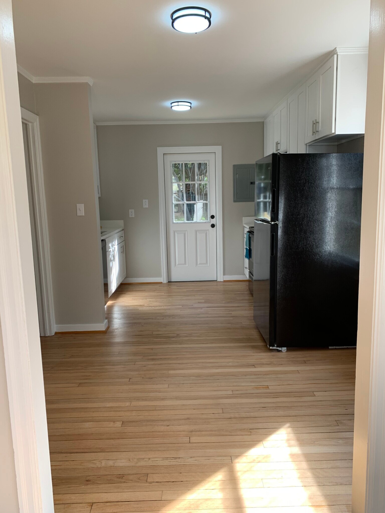 Building Photo - 111 Ellinor St