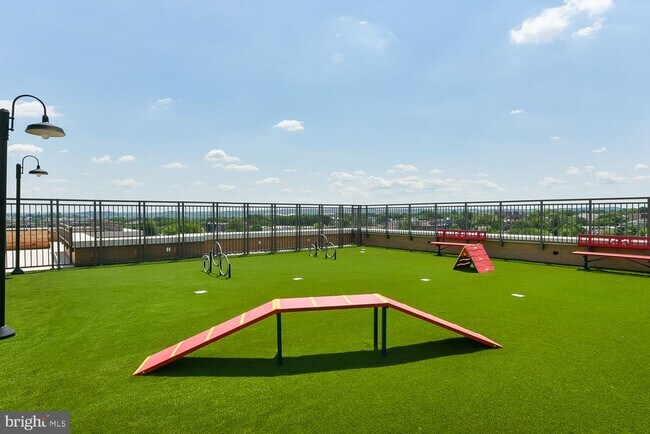 Building Photo - 901 H St NE