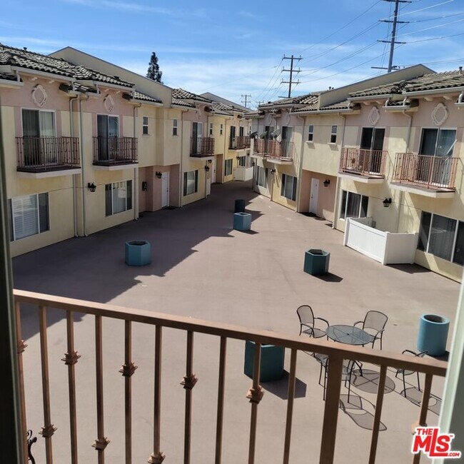 Building Photo - 12375 Osborne Pl