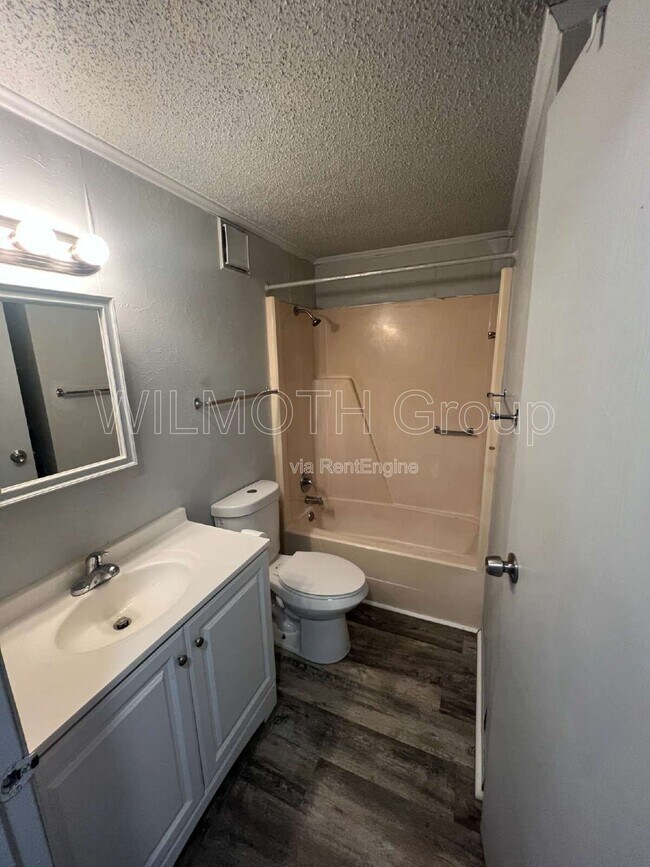 Building Photo - 2000 Indianapolis Rd