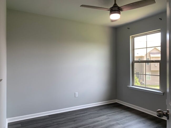 Building Photo - Luxurious Garner Home, Fenced Yard, Commun...