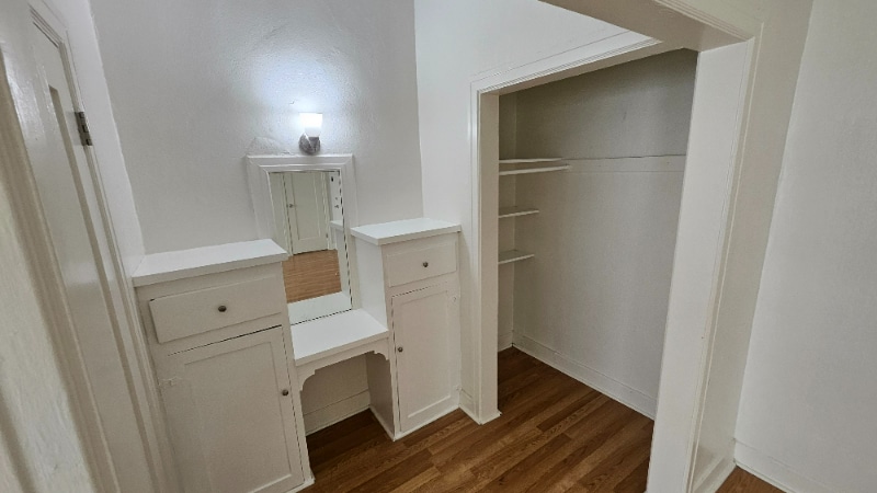 Building Photo - 727 S Coronado St