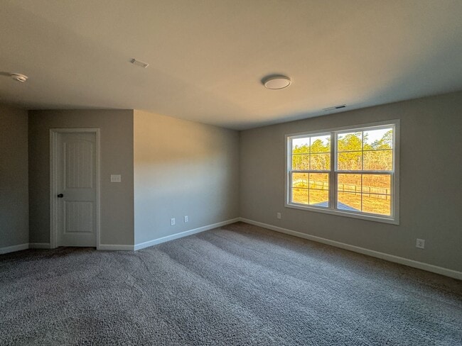 Building Photo - Stunning 4 Bed Home with Fenced Backyard