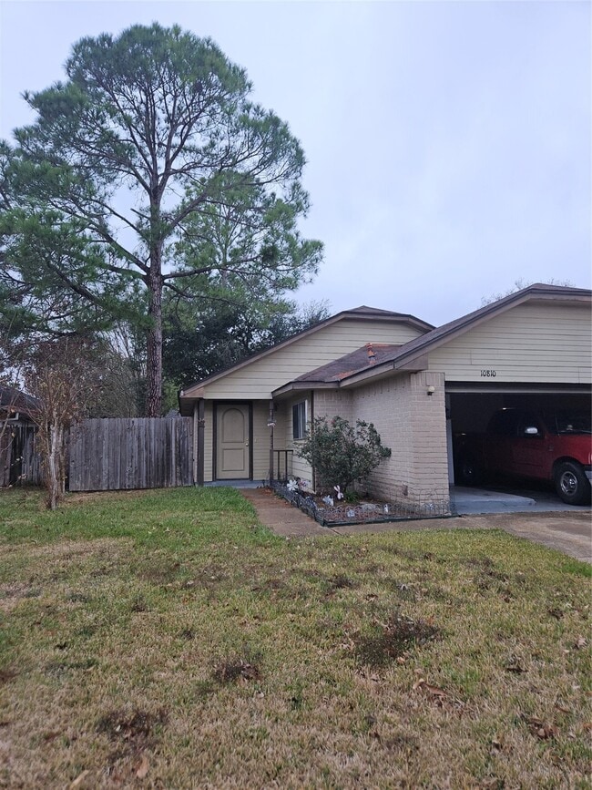 Building Photo - 10810 Parkland Woods Dr