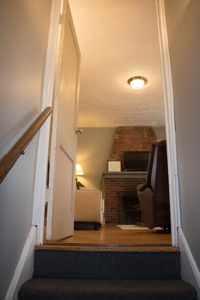 Building Photo - 543 Clarendon St