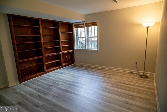 Building Photo - 5012 Larno Dr