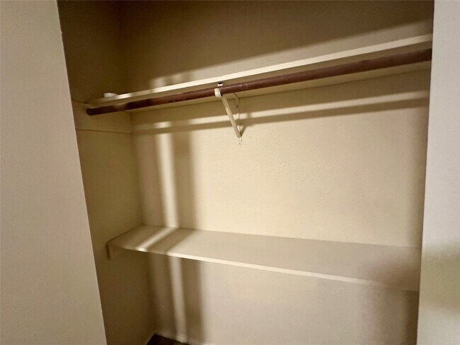 Building Photo - 7646 Western Oak Ln