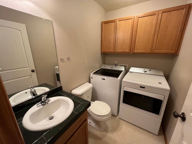 Building Photo - Brentwood Park Home - 3 Bedrooms, 2 baths 1,506 sq. ft.