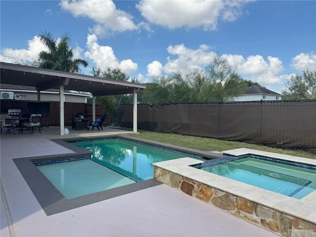 Building Photo - 40 San Angelo St