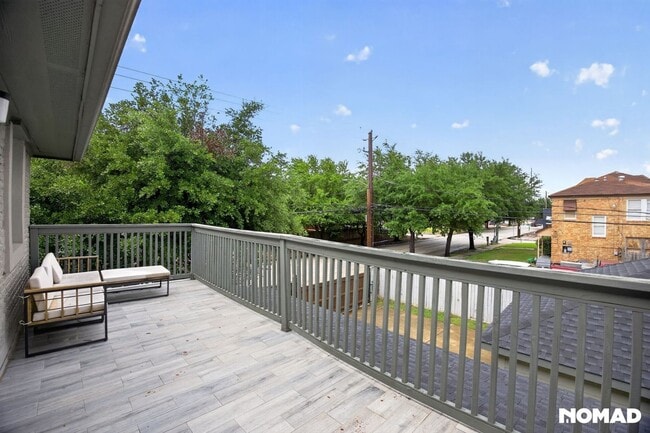 Building Photo - Charming 3BR House in Houston