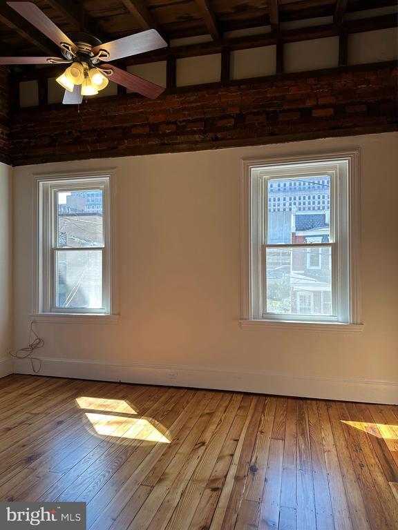 Building Photo - 115 W 13th St