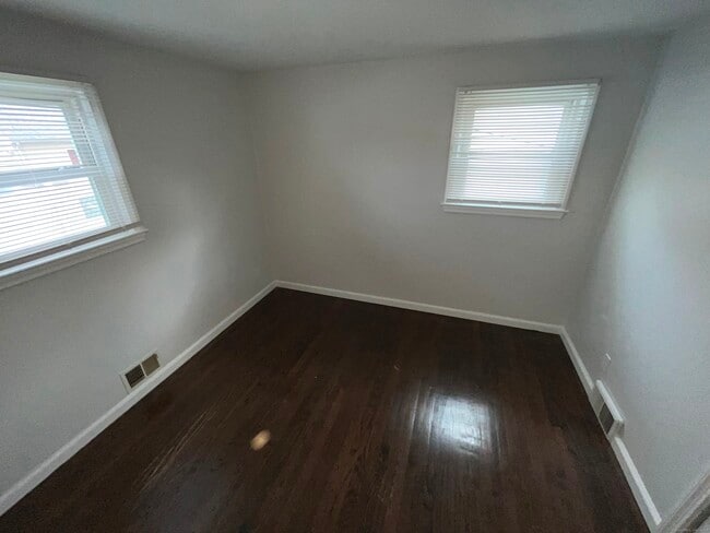 Building Photo - 112 Brookside Cir